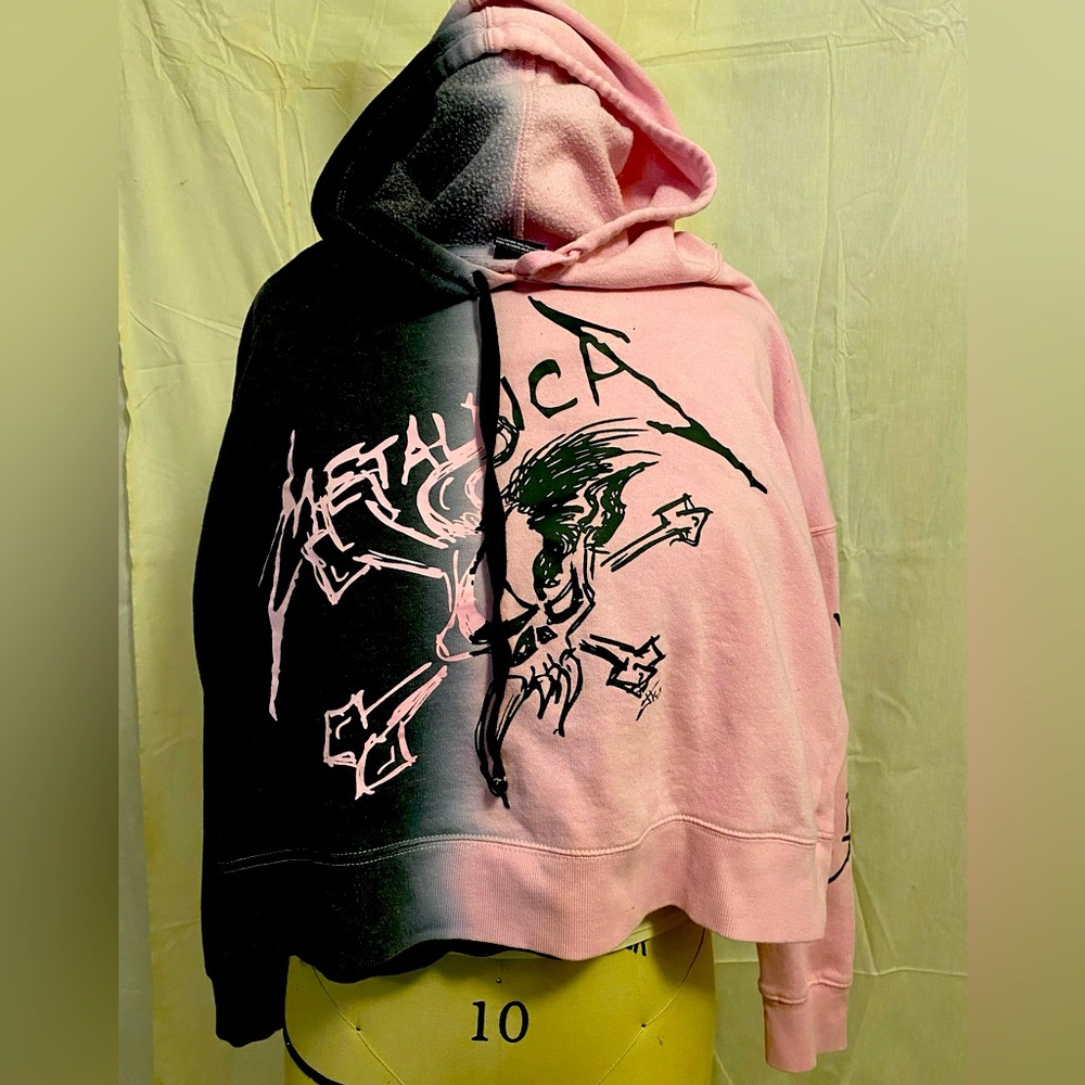 Metallica Pink/Black Split Dye Crop Hoodie Sz M